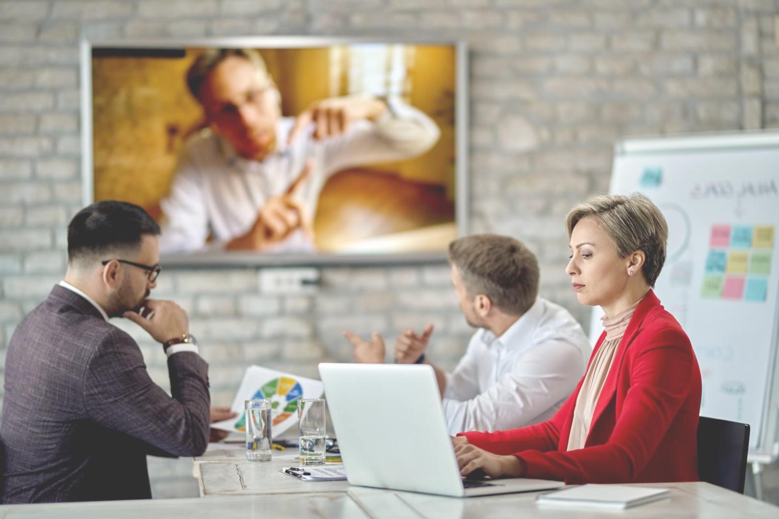 Студенты изучают методы анализа туристических данных