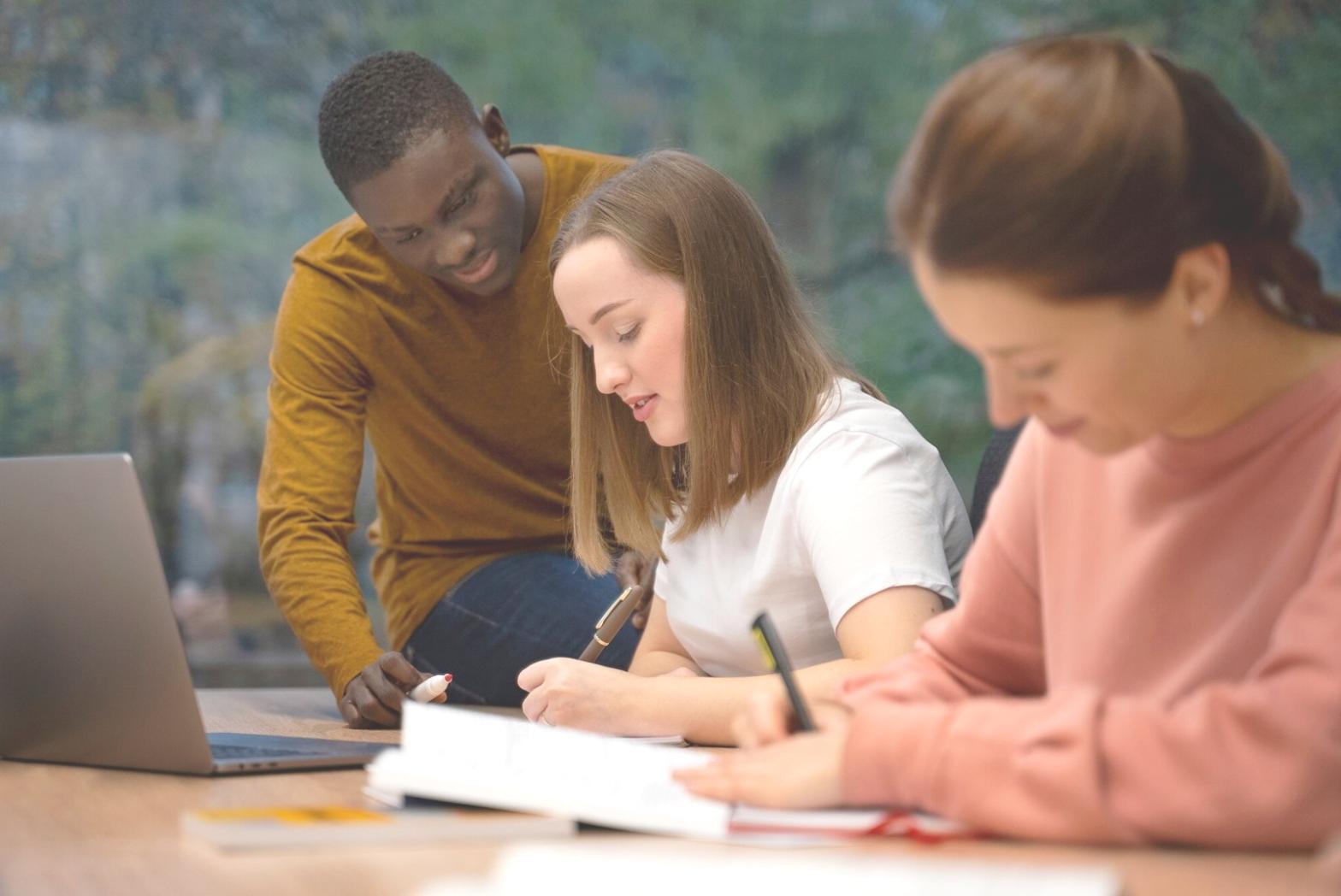 Практические занятия по анализу туристических данных